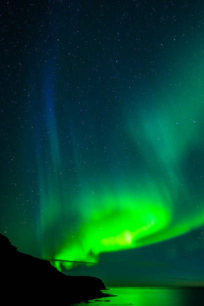 aurora borealis auf island - iceland meteorology aurora borealis galaxy stock-fotos und bilder