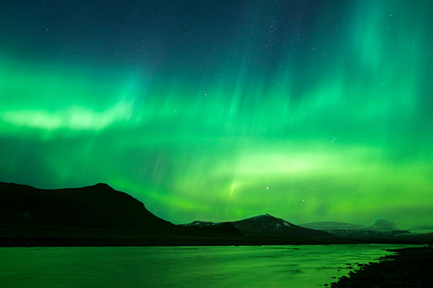 aurora borealis auf island - iceland meteorology aurora borealis galaxy stock-fotos und bilder