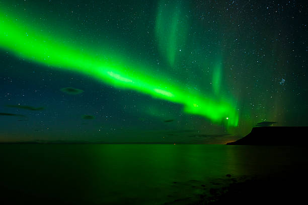 aurora borealis auf island - iceland meteorology aurora borealis galaxy stock-fotos und bilder