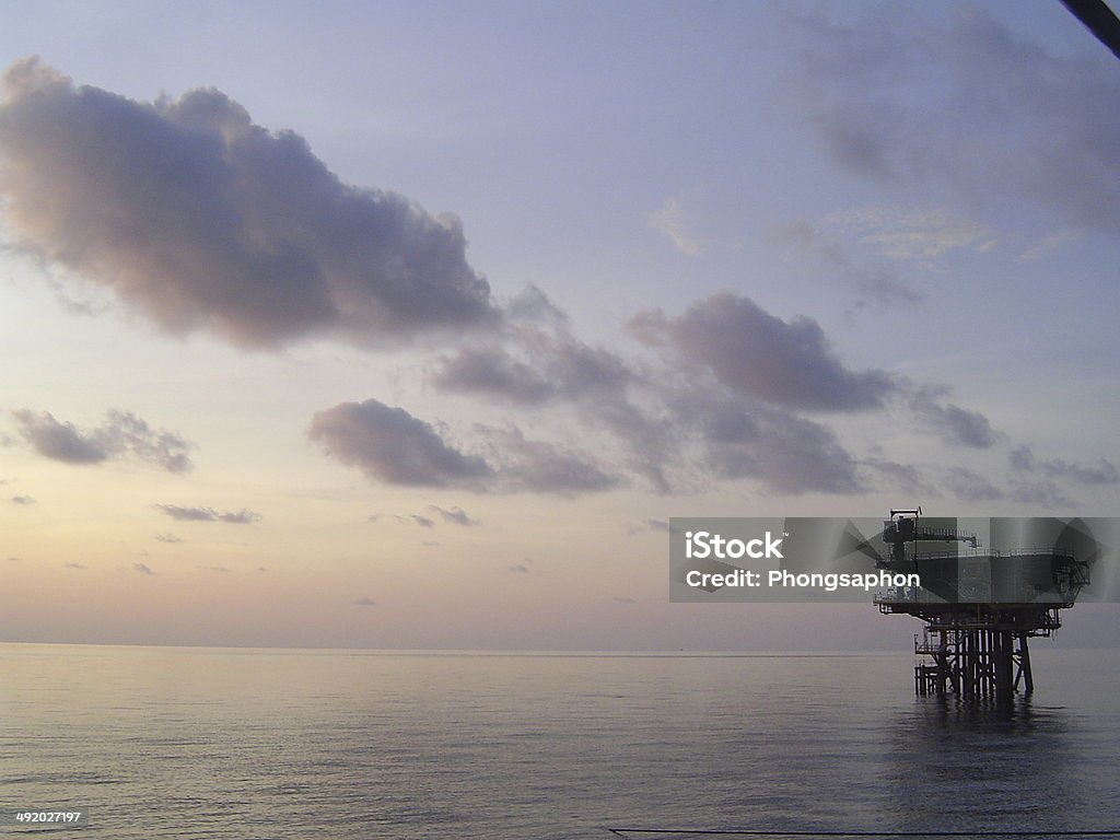 Solo - Foto de stock de Campo de petróleo libre de derechos