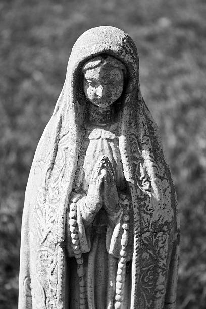 istock Statue of a Praying Virgin Mary 492033566