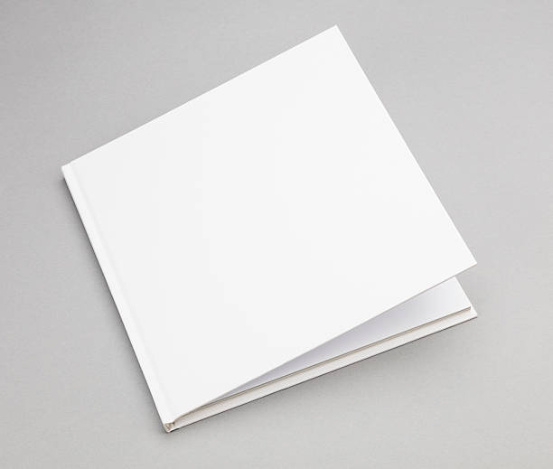 Cubierta de libro en blanco blanco en 8,5 x 8,5 - foto de stock