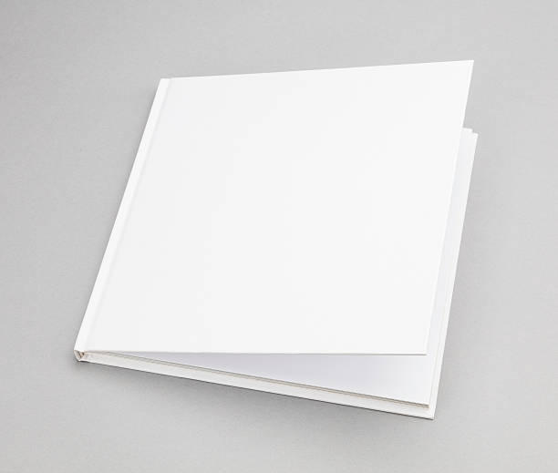 Cubierta de libro en blanco blanco en 8,5 x 8,5 - foto de stock