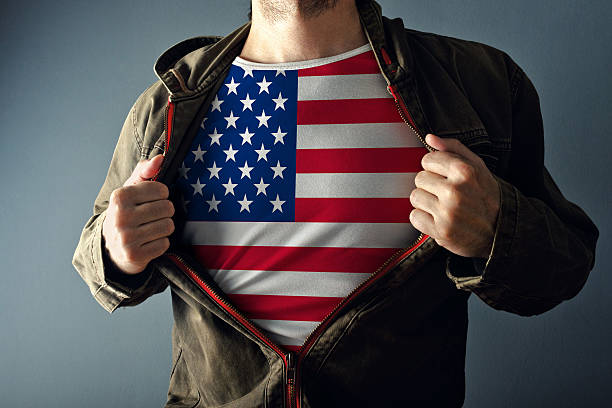 man ストレッチジャケットを見せるシャツに、アメリカの旗 - taking off ストックフォトと画像