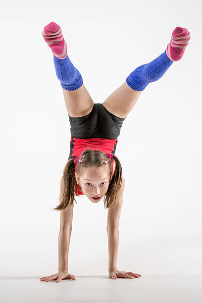 tente repetir - small gymnastics athlete action imagens e fotografias de stock