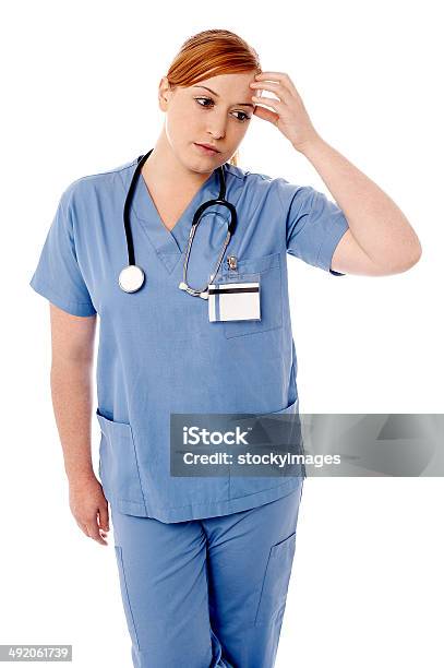 Weiblich Arzt Mit Kopfschmerzen Stockfoto und mehr Bilder von Arzt - Arzt, Berufliche Beschäftigung, Besorgt