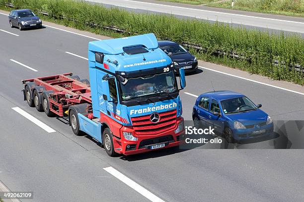 Mercedesbenz Samochód Na Autostradzie Niemiec - zdjęcia stockowe i więcej obrazów Asfalt - Asfalt, Autobahn, Ciężarówka