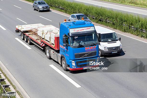 Volvo Camion Sullautostrada Tedesca - Fotografie stock e altre immagini di Ambientazione esterna - Ambientazione esterna, Asfalto, Autobahn