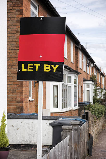 istock English suburban house For Let. 492075206