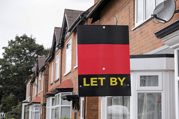 istock English suburban house For Let. 492075296