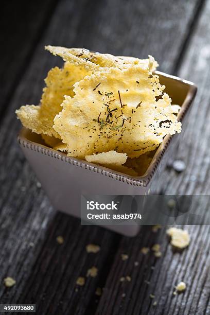 Parmesan Stockfoto und mehr Bilder von Kartoffelchips - Kartoffelchips, Parmesan, Käse