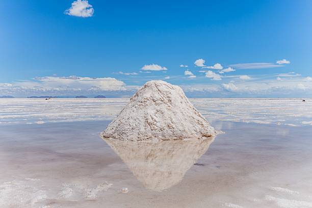 istock visiting the awesome salt flats of uyuni 492098004