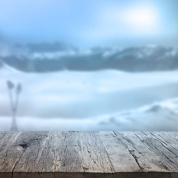 mesa de madeira com fundo de inverno - apres ski snow winter european alps imagens e fotografias de stock