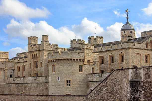 torre de londres - local landmark international landmark middle ages tower of london imagens e fotografias de stock