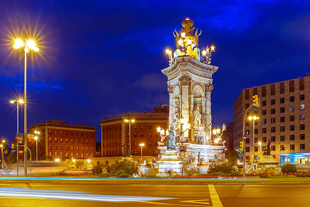 istock Placa Espanya in Barcelona at night, Spain 492133496