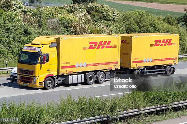 Dhl Samochód - zdjęcia stockowe i więcej obrazów Przewóz ładunku - Przewóz ładunku, Autobahn, Biznes międzynarodowy