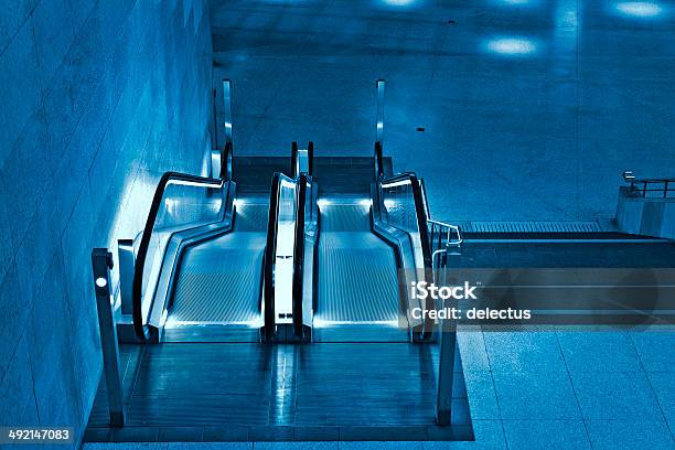 Foto de Estação De Escadas Rolantes Modernos e mais fotos de stock de Alemanha - Alemanha, Arquitetura, Azul