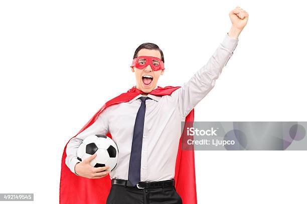 Foto de Homem Em Roupa De Superherói Segurando Uma Bola De Futebol e mais fotos de stock de 20 Anos