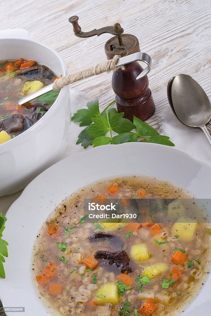 Krupnik-  eleganza Zuppa d'orzo Perlato - Foto stock royalty-free di Antipasto