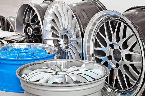 сталь сплав автомобиль rim - hubcap wheel car chrome стоковы�е фото и изображения