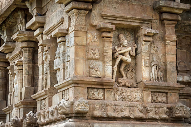 dea scultura nel tempio indù - shiva hindu god statue dancing foto e immagini stock