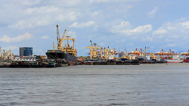 istock Unloading containers from cargo ships at Bangkok Port 492153742