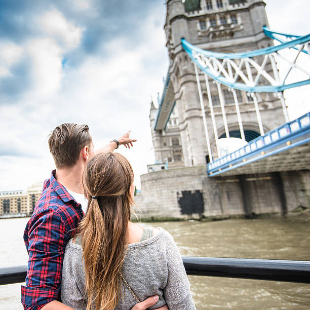 istock Couple discovery London - Tower bridge 492158310