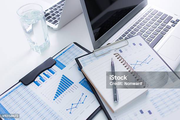 Showing Business And Financial Report Accounting Stock Photo - Download Image Now - 2015, Banking, Business