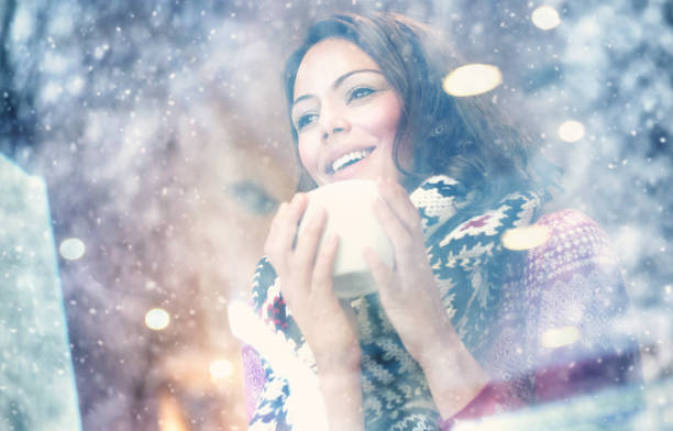 woman having a tea or coffee on snowy day. - cafe snow stockfoto's en -beelden