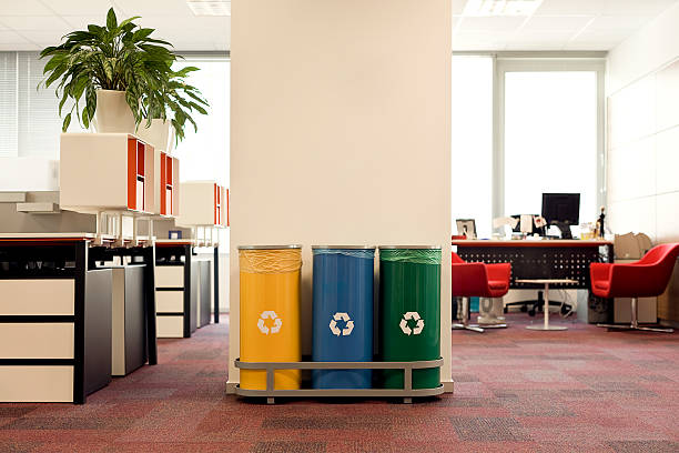 リサイクル缶 - metal recycling center ストックフォトと画像