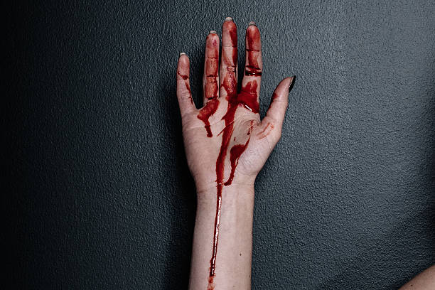 bloody scary mano - blood human hand women murder fotografías e imágenes de stock