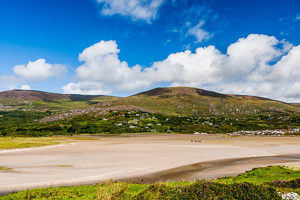 derrynane bay, anello di kerry, irlanda - kerry coast foto e immagini stock