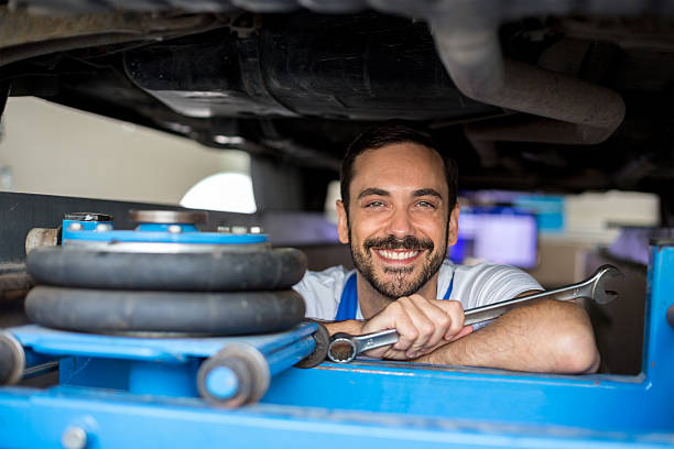 istock Satisfied male mechanic 492232660