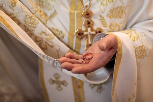 Priester mit Ringen – Foto