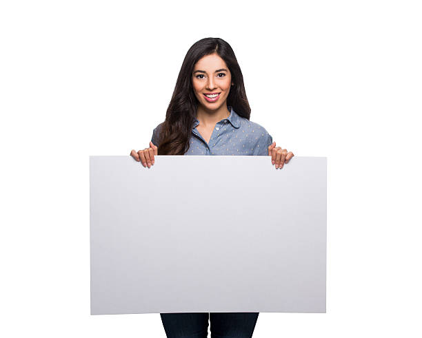 latin mujer mostrando cartel - businesswoman advertise placard advertisement fotografías e imágenes de stock