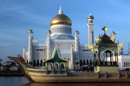 The Omar Ali Saifuddia Mosque in the center of the capital Bandar Seri Begawan in the kingdom of Brunei Darussalam on Borneo in South East Asia.