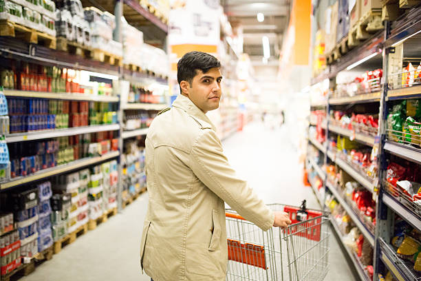 istock Businessmen pushing shopping cart 492273970