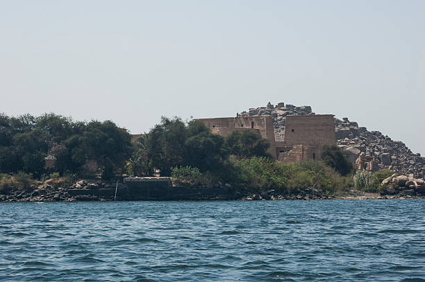 o templo de ísis de philae, aswan (egito) - lake nasser - fotografias e filmes do acervo