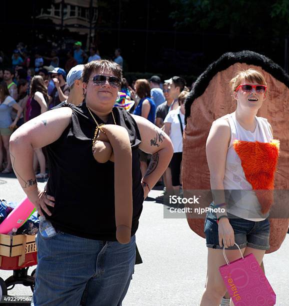 프라이드 퍼레이드 참가자가 Gay Pride Parade에 대한 스톡 사진 및 기타 이미지 - Gay Pride Parade, Pride - LGBTQI Event, 남성 성기