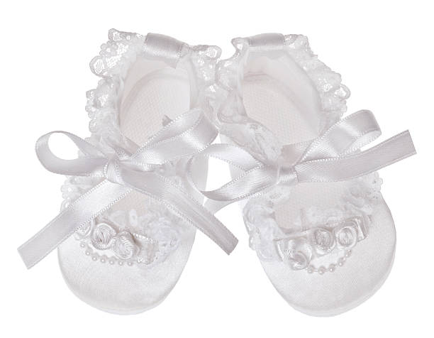 아기 신발도 흰색 바탕에 그림자와 - baby booties studio shot horizontal shoe 뉴스 사진 이미지