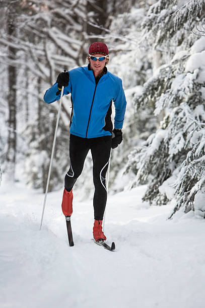 クロスカントリースキー - mens cross country skiing ストックフォトと画像
