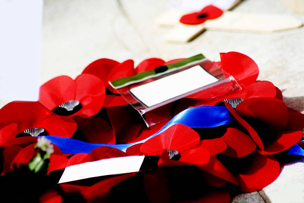 rememberance scène - cenotaph photos et images de collection