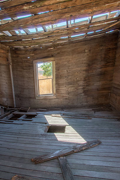 istock Collapsing Western Farmhouse Abandoned Wheathered Americana HDR 492315640