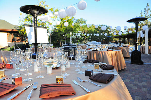 cena formal, el lugar al aire libre - wedding venue fotografías e imágenes de stock