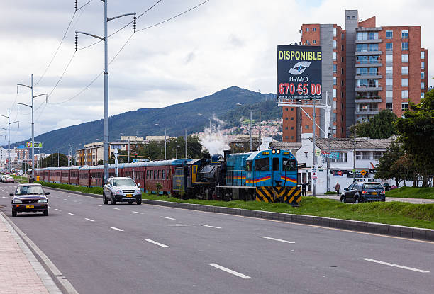 bogota, colombia-el tren turista steam engine problemas - cable car driver transportation occupation tramway fotografías e imágenes de stock