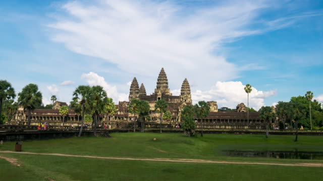 Timelapse view of the afternoon light dropping at Angkor Wat