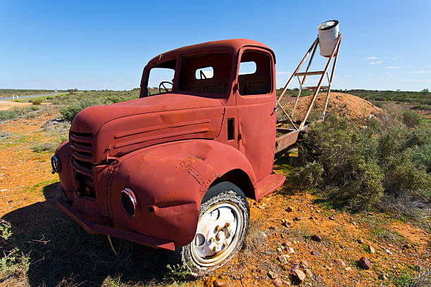 białe urwiska opal miasto - town australia desert remote zdjęcia i obrazy z banku zdjęć