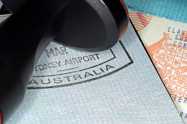 australian inmigración pasaporte - passport stamp customs document emigration and immigration fotografías e imágenes de stock