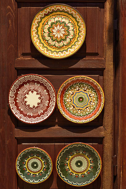 陶器のお料理を、古いブルガリアスタイルプロブディフ,ブルガリア - earthenware bowl ceramic dishware ストックフォトと画像