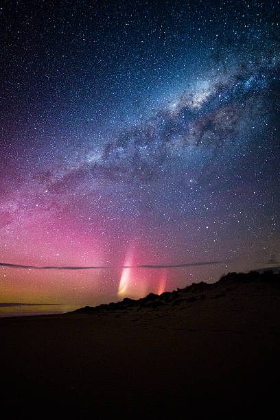 aurora austral, 90 mile beach - australis imagens e fotografias de stock